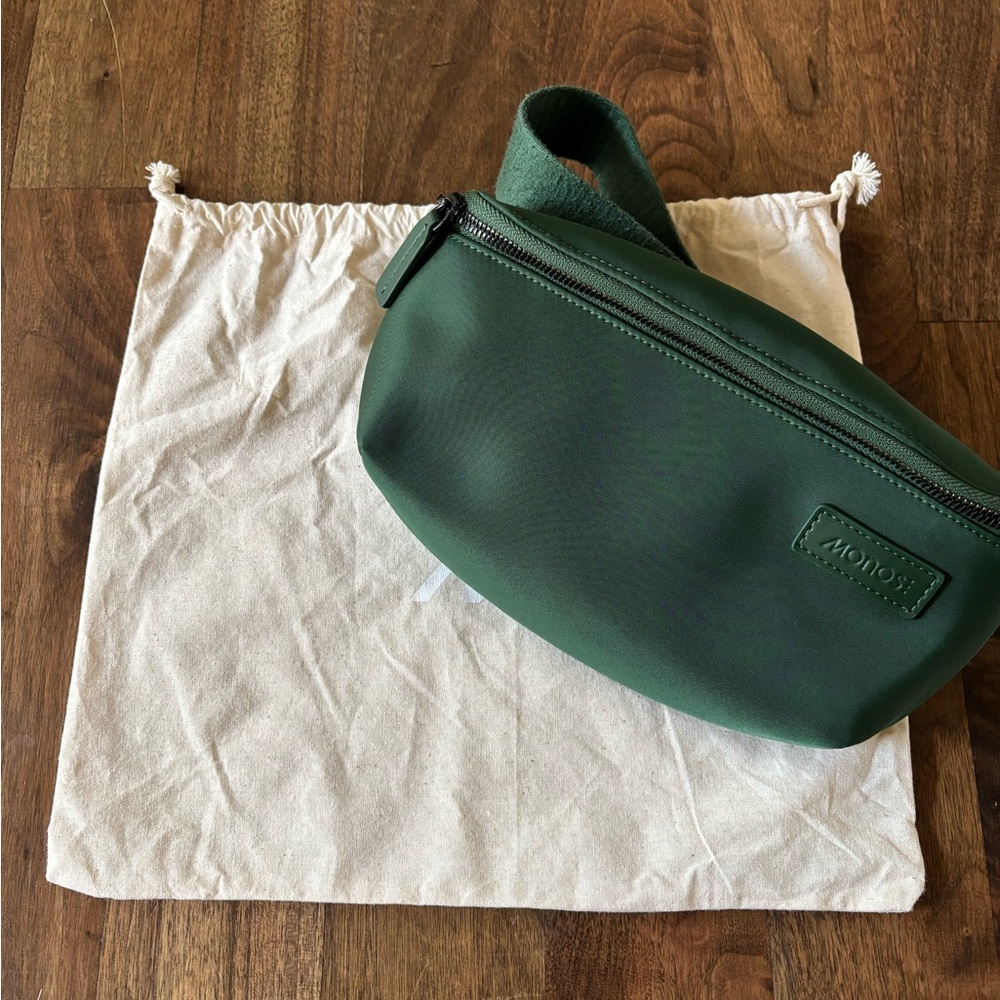 Monos Metro Sling Bag (Juniper Green)